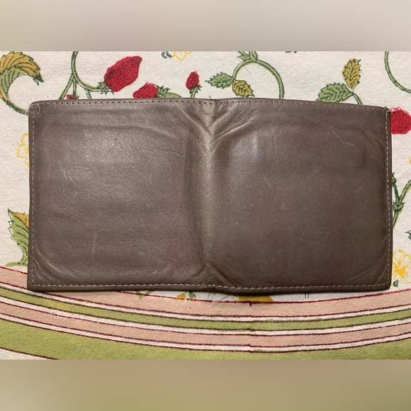 Amity Leather Billfold - Picture 2 of 6